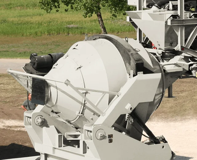 RexCon Mobile 5 tilt mixer and central mix package detail